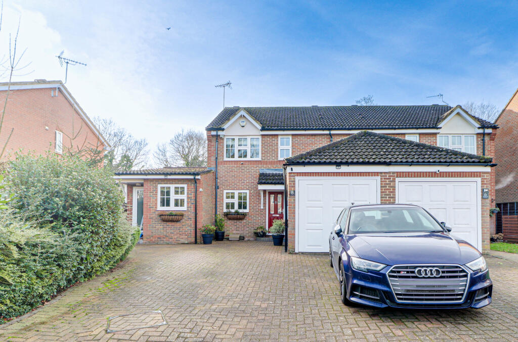 Armstrong Close, London Colney, St. Albans, AL2