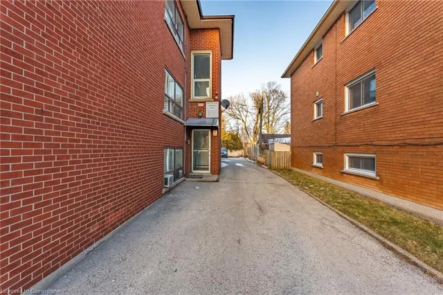 Additional image 4 of 261 Mohawk Rd