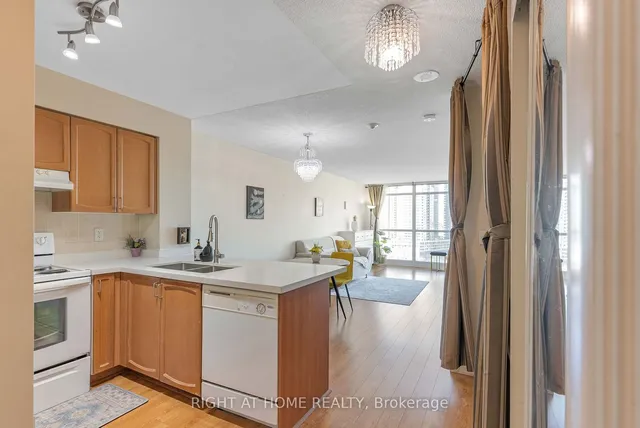 Additional image 11 of 231 Fort York Blvd Unit 1807