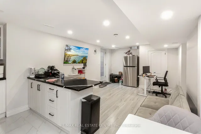 Additional image 34 of 1015 Vickerman Way