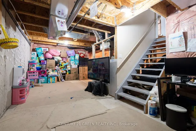 Additional image 27 of 843 Gifford Cres