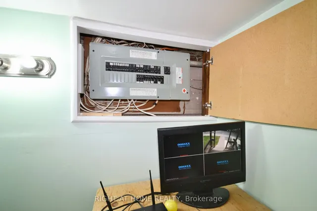 Additional image 8 of 24 Spadina Ave