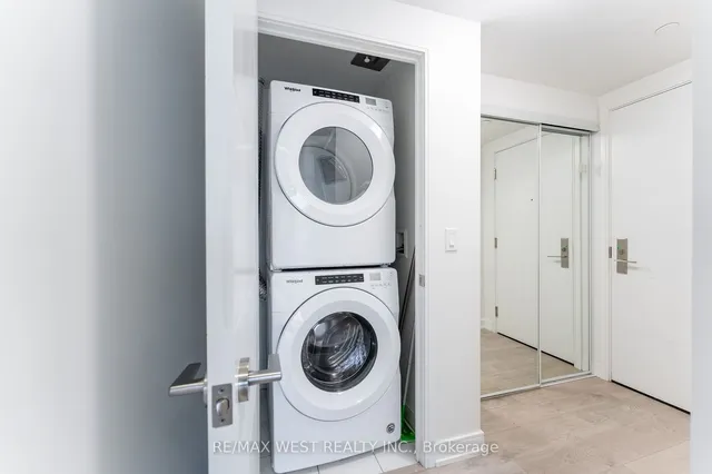Additional image 7 of 50 Wellesley St Unit 3708