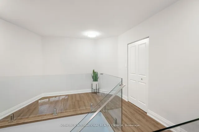 Additional image 23 of 33 Harbour Sq Unit 2208