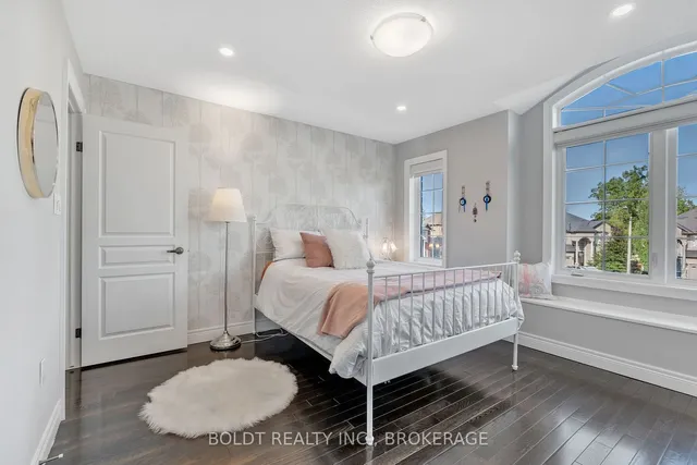 Additional image 28 of 47 Lorupe Crt