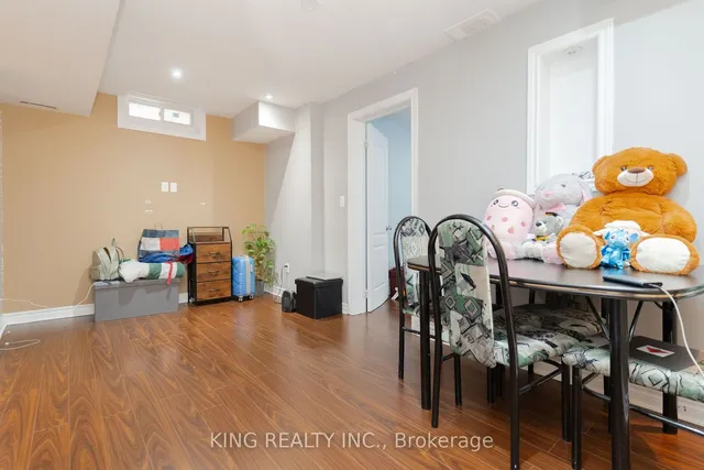 Additional image 38 of 54 COACHLIGHT Cres