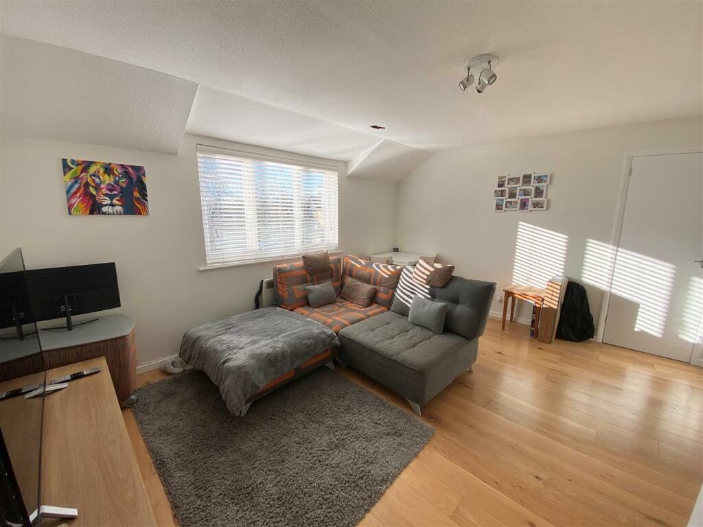 Additional image 9 of 27  Nash Close