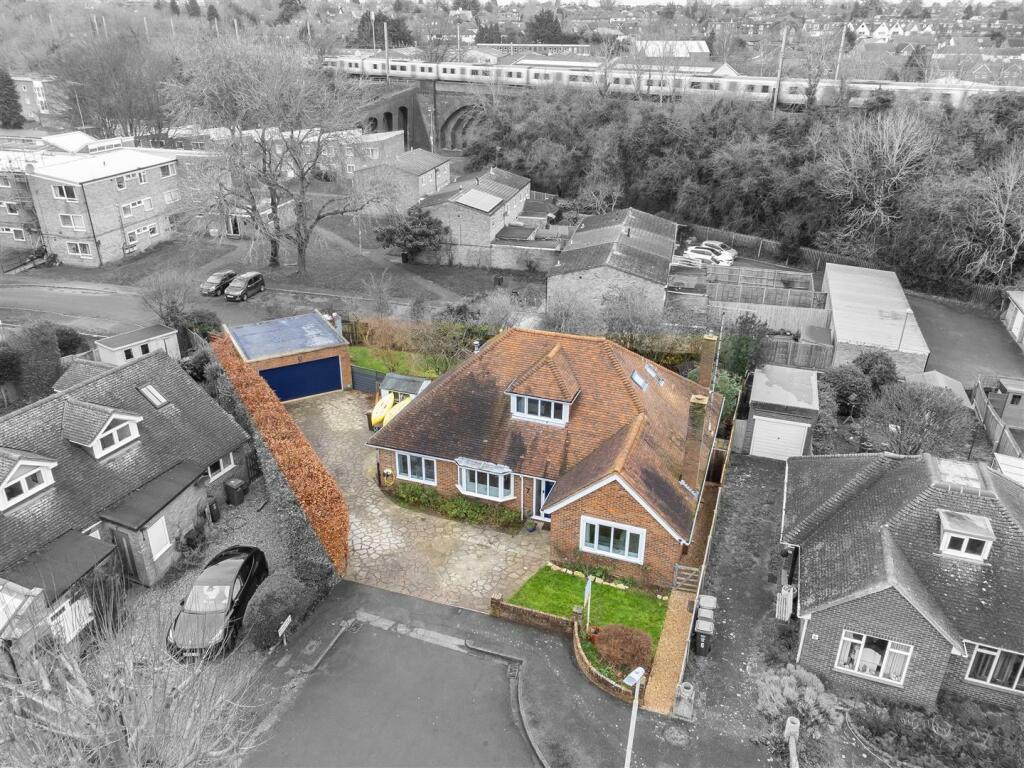 Additional image 13 of Walkers Close, Harpenden