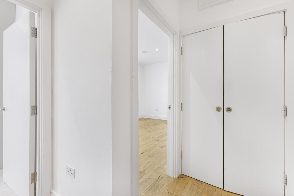 Additional image 13 of Great North Road, Hatfield, Hertfordshire, AL9