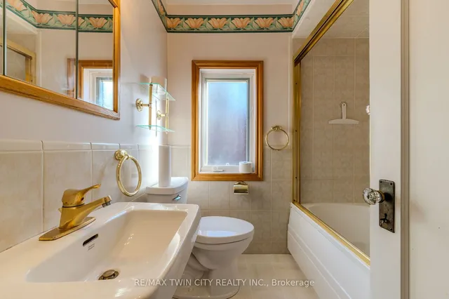 Additional image 16 of 547 Roxborough Ave