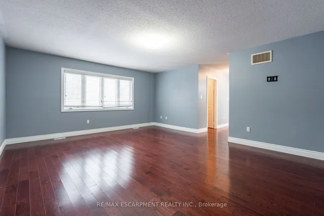 Additional image 21 of 15 Hellyer Ave