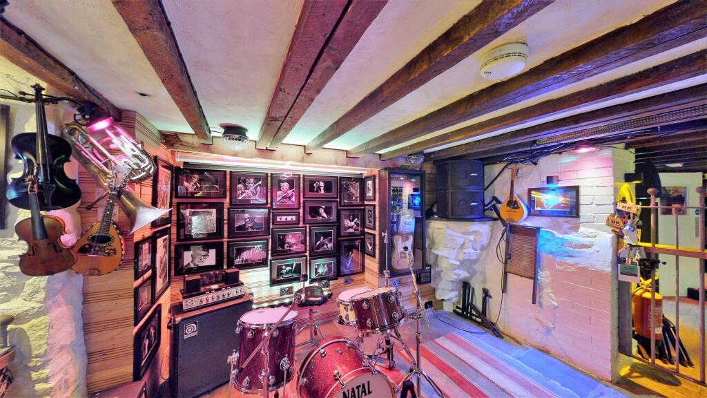 Additional image 14 of McCullough's Music Tavern & Burnulfsuuic Restaurant. Barnoldswick