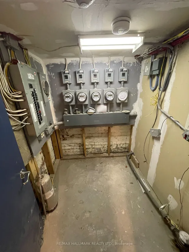 Additional image 35 of 414 Dundas St