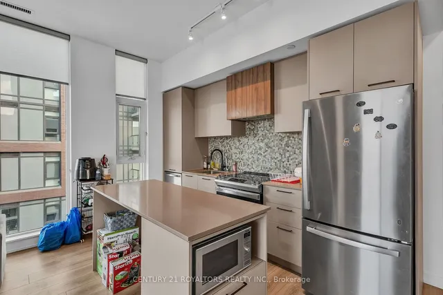 Additional image 18 of 10 Lagerfeld Dr