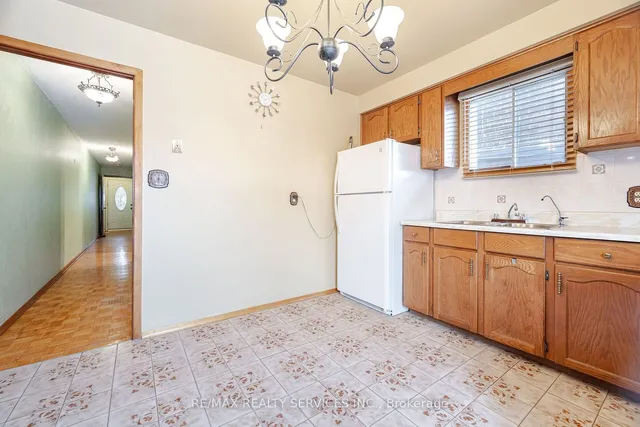 Additional image 7 of 171 Montrose Ave