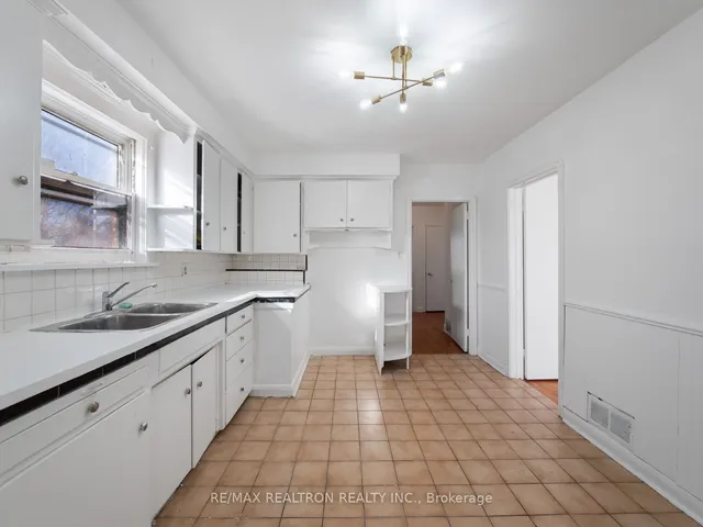 Additional image 6 of 10 Laurelcrest Ave