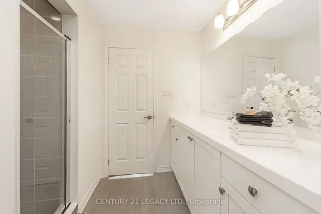 Additional image 38 of 932 Cherry Crt