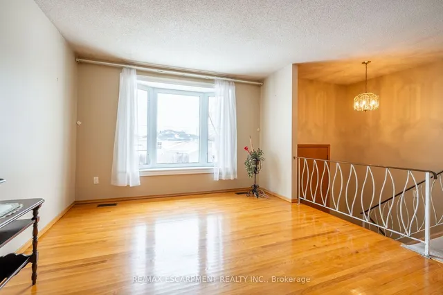 Additional image 14 of 44 CAPILANO Dr