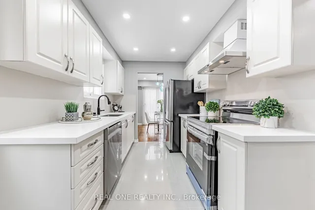 Additional image 18 of 32 Belinda Sq