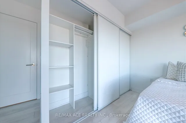 Additional image 29 of 575 Bloor St Unit 1703