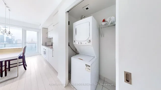 Additional image 14 of 197 Yonge St Unit 1710