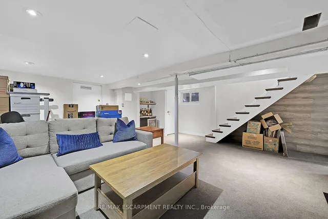 Additional image 26 of 53 1/2 Robins Ave