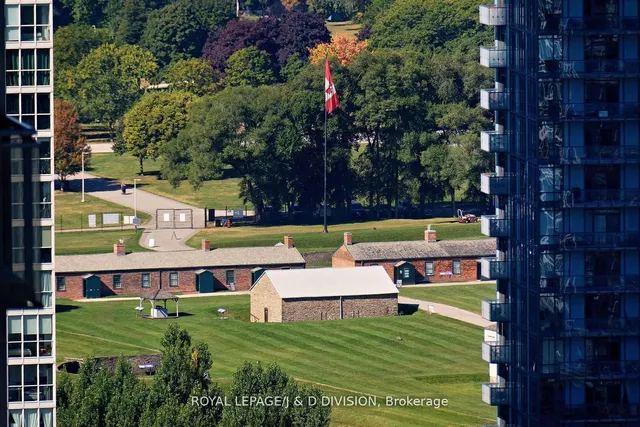 Additional image 28 of 35 Mariner Terr Unit 3702