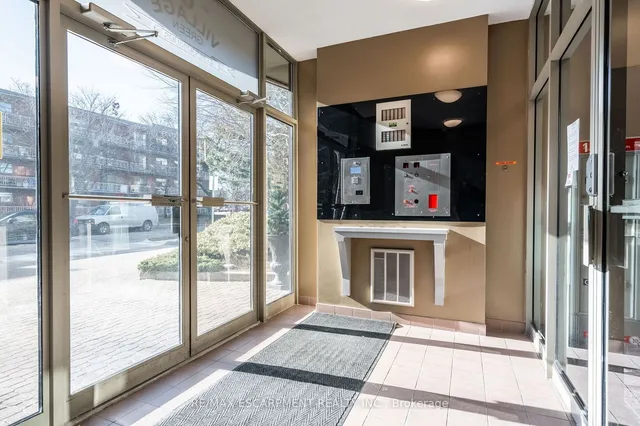 Additional image 3 of 8 Village Green Unit 612