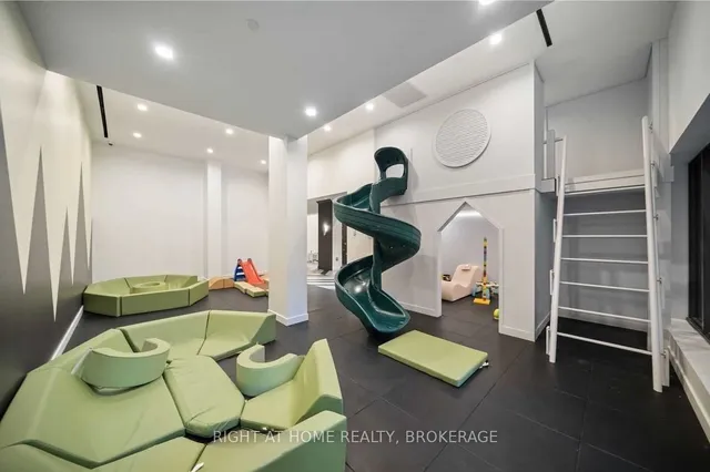 Additional image 23 of 39 Roehampton Ave Unit 1301