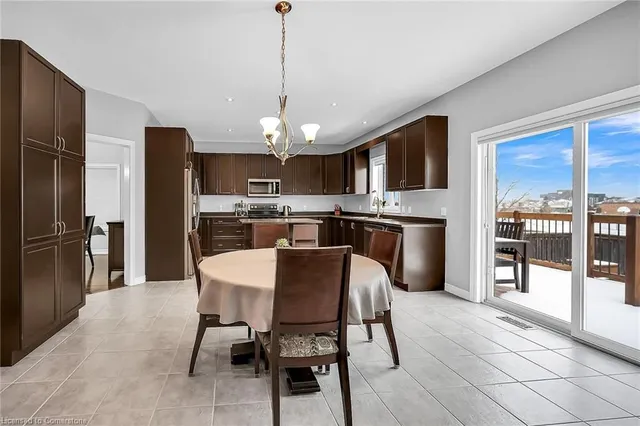 Additional image 12 of 31 Showcase Dr