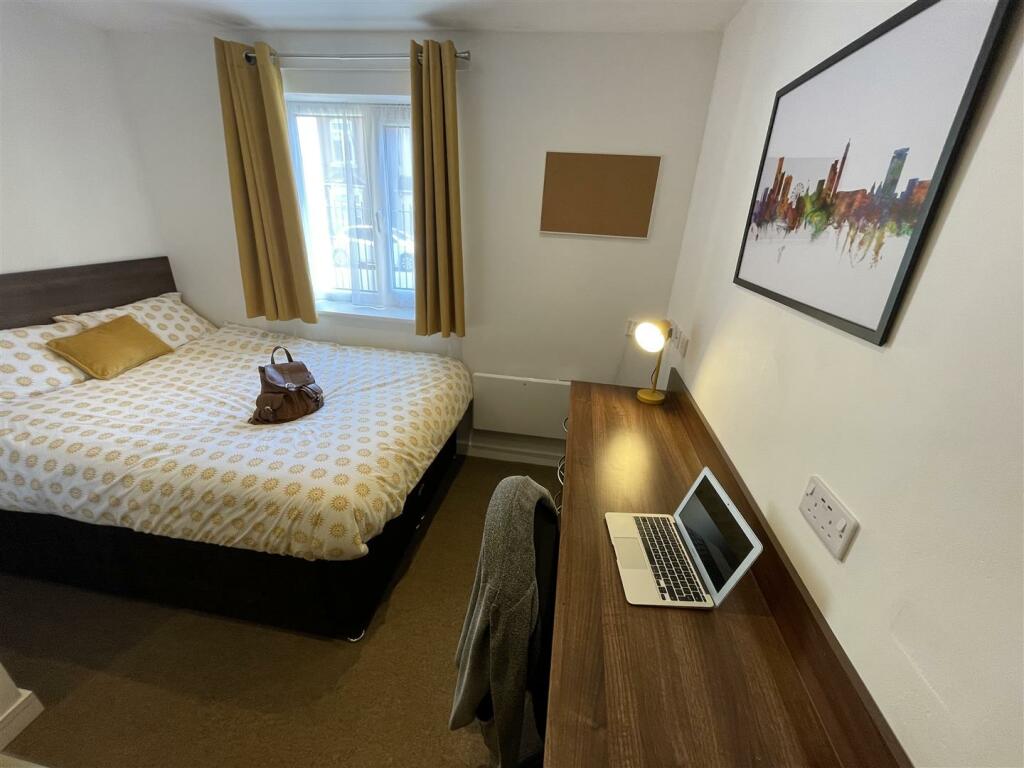 Additional image 4 of C6G Second