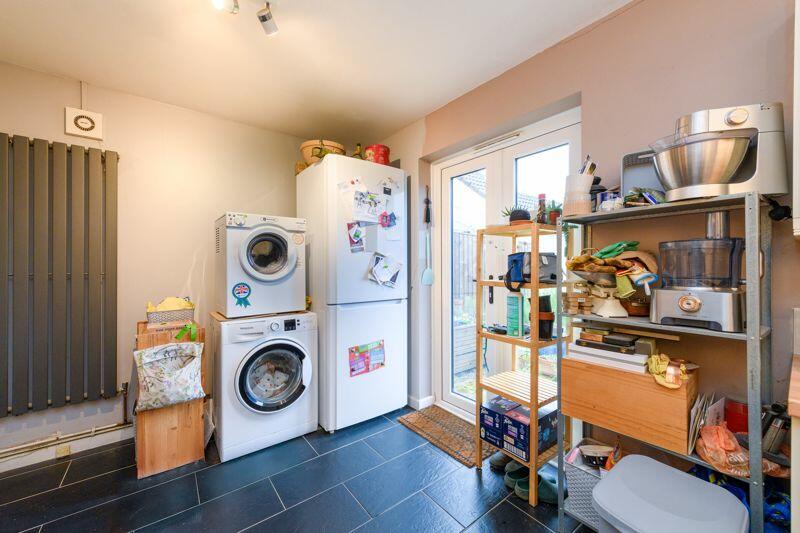 Additional image 5 of Holt