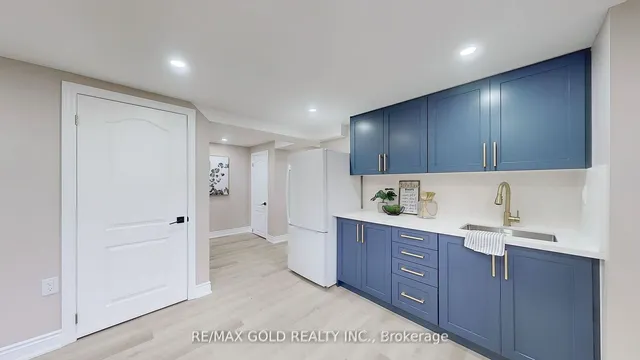 Additional image 28 of 23 Hallcrown Crt
