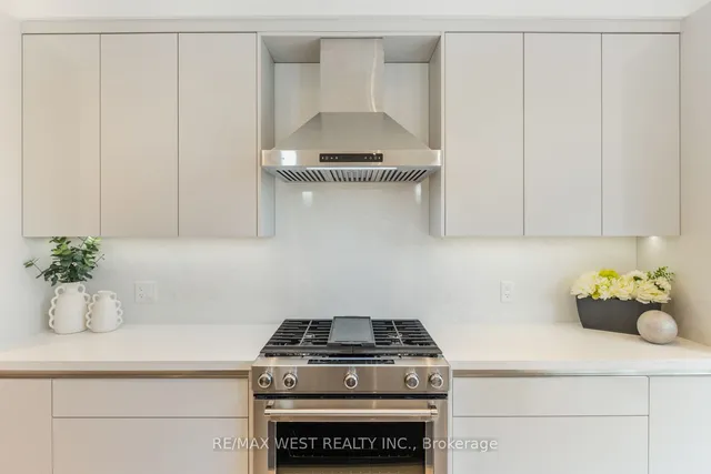 Additional image 11 of 1049 Greenwood Ave