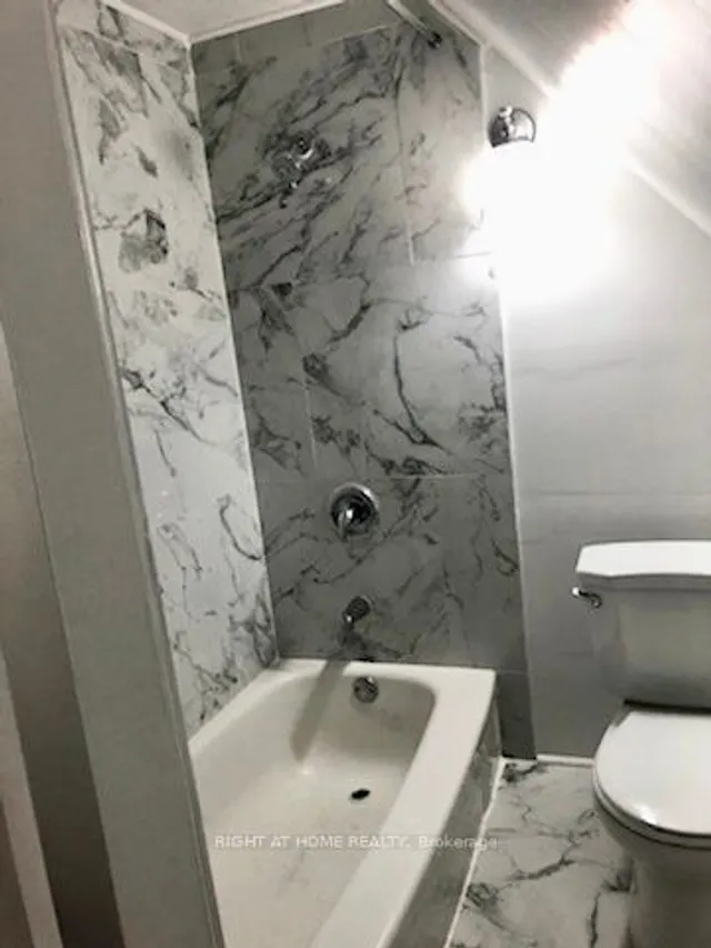 Additional image 32 of 24 Spadina Ave