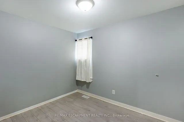 Additional image 22 of 289 Roxborough Ave