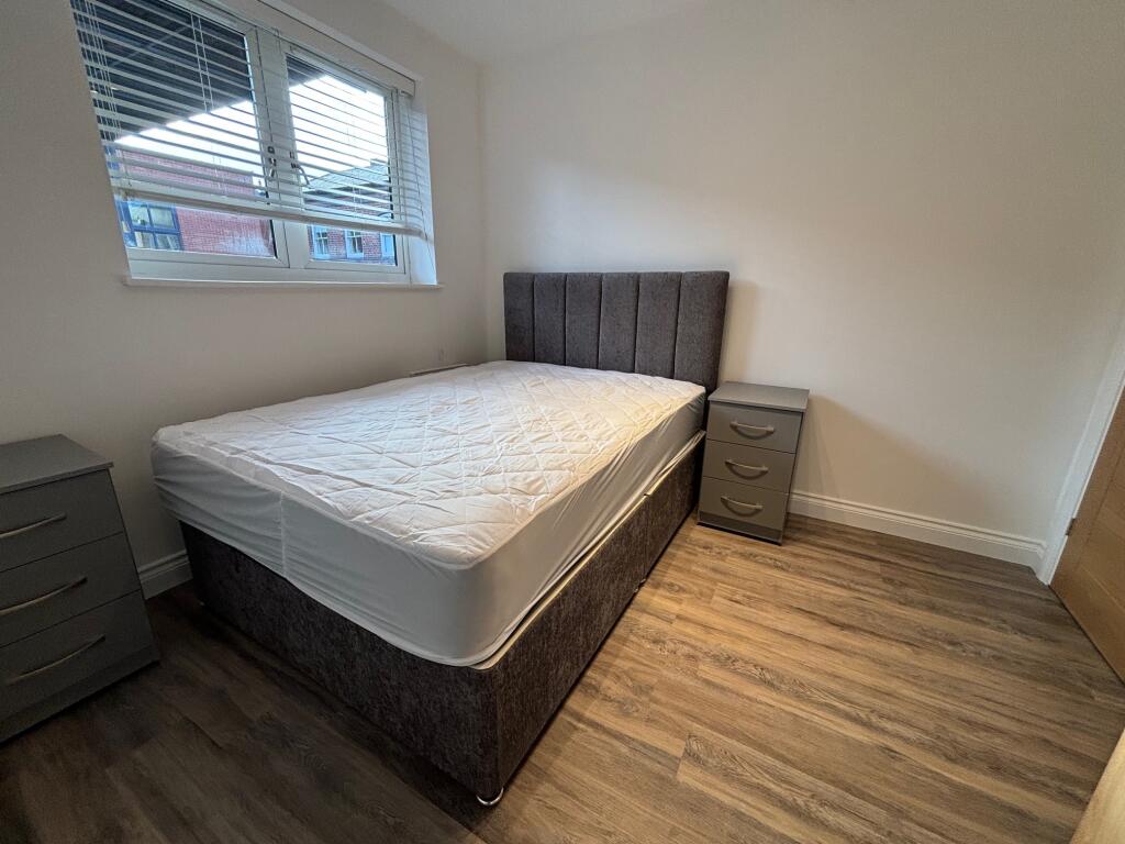 Additional image 4 of The Mint