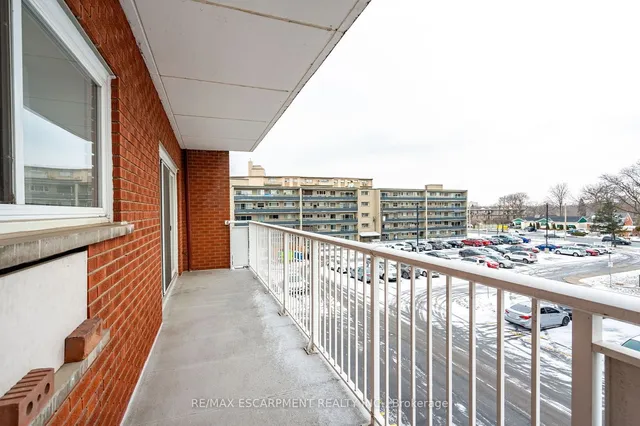 Additional image 17 of 10 WOODMAN Dr Unit 304