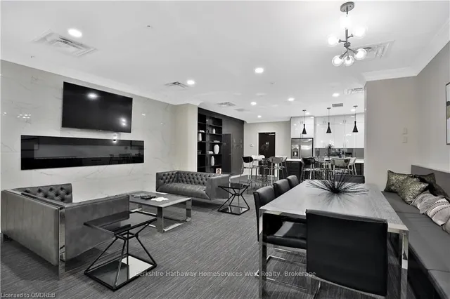 Additional image 30 of 118 KING STREET EAST Unit 313