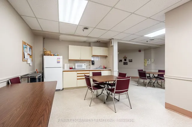 Additional image 33 of 8 Village Green Unit 612