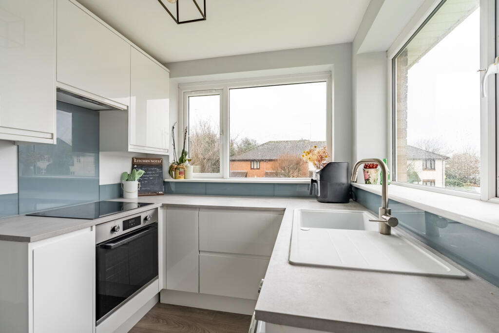 Additional image 6 of Sycamore Drive, Park Street, St. Albans, Hertfordshire, AL2