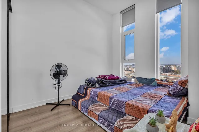 Additional image 23 of 10 Lagerfeld Dr