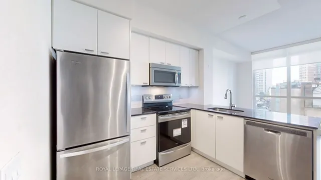 Additional image 5 of 30 Roehampton Ave Unit 413