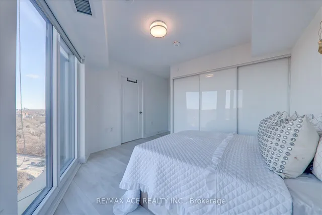 Additional image 27 of 575 Bloor St Unit 1703