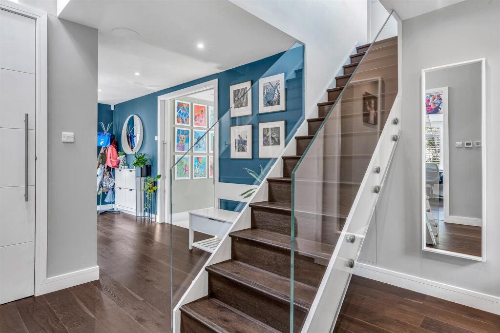 Additional image 18 of The Avenue, Welwyn