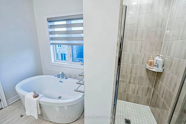 Additional image 27 of 5 Sinatra St