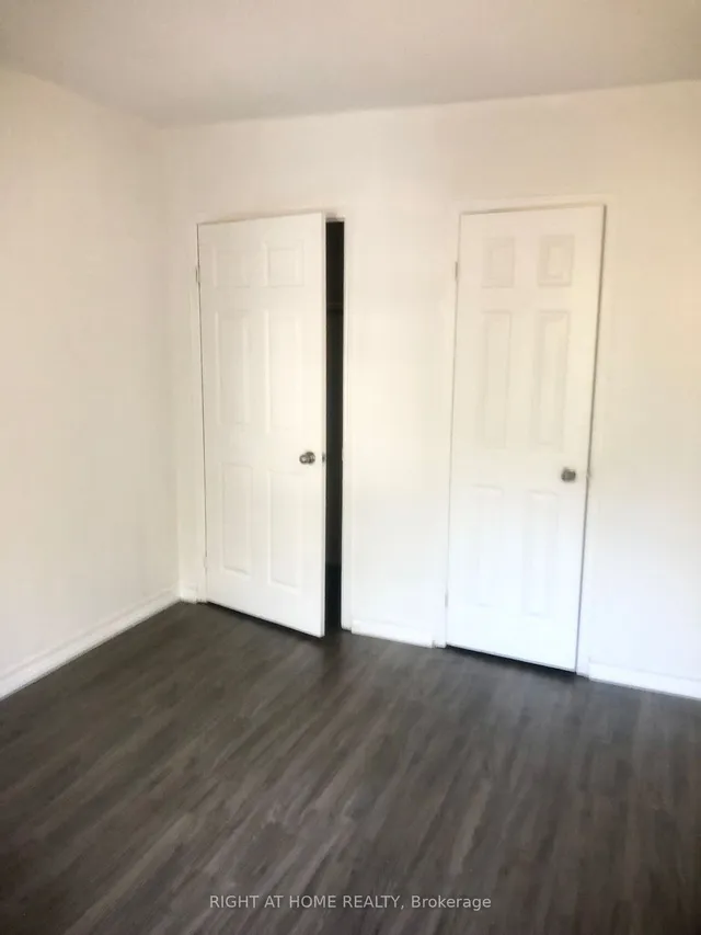 Additional image 13 of 24 Spadina Ave