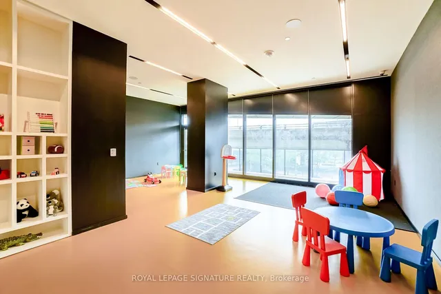 Additional image 25 of 21 Lawren Harris Sq Unit 617