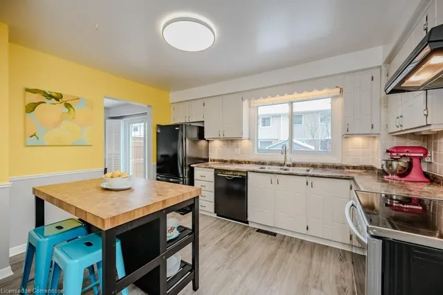 Additional image 11 of 139 Fanshawe Dr