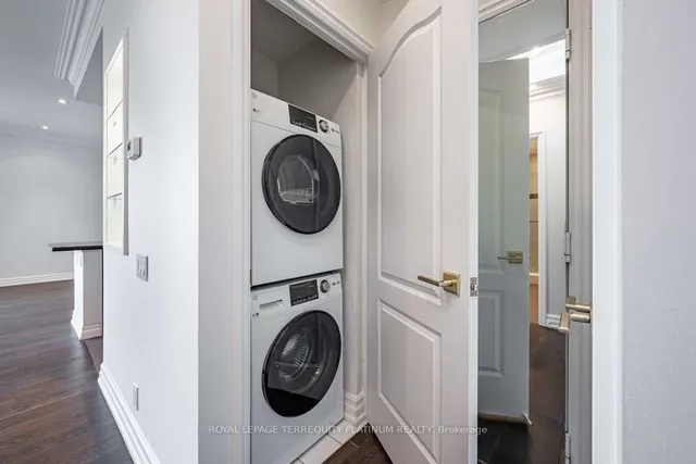 Additional image 18 of 38 Avenue Rd Unit 902